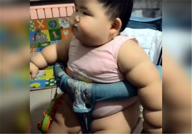 Gửi con gái xinh về quê cho bà nội chăm, ngày gặp lại, con đứng trước mặt mẹ nhận không ra - 2