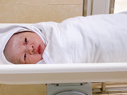 Bà bầu - Em bé chào đời với dây rốn quấn 5 vòng cổ