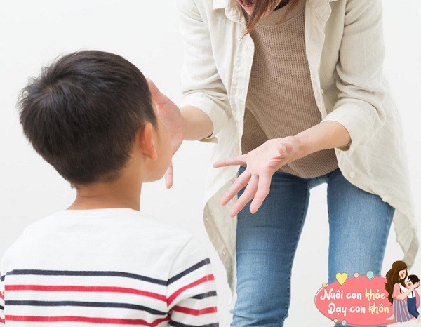 Nhiều phụ huynh có xu hương quan tâm quá đến cuộc sống của con.