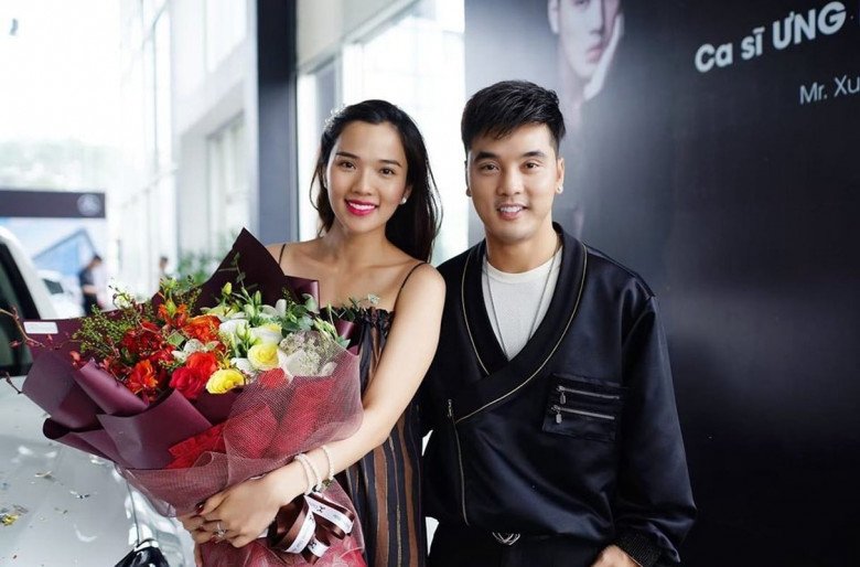 Ưng Hoàng Phúc tặng vợ bầu xế hộp mới để đi lại dễ dàng khi bụng bầu ngày một lớn.