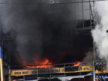 Tin tức - Tin tức 24h: CLIP cháy lớn, khói lửa bao trùm siêu thị điện máy