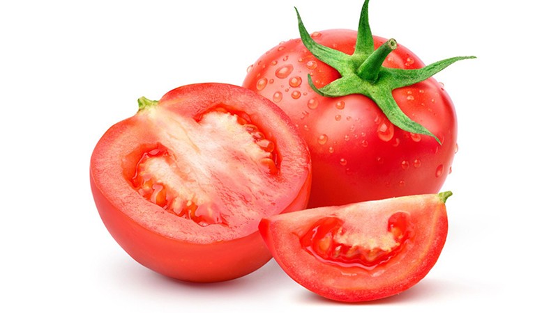 Cà chua là thực phẩm giàu chất xơ, chất chống oxy hóa hoàn toàn tự nhiên để giải độc cho cơ thể. Hơn nữa, một lượng lớn vitamin C, A, E và nhiều chất chống oxy hoá khác giúp giải độc gan, thận và hệ tiêu hóa.
