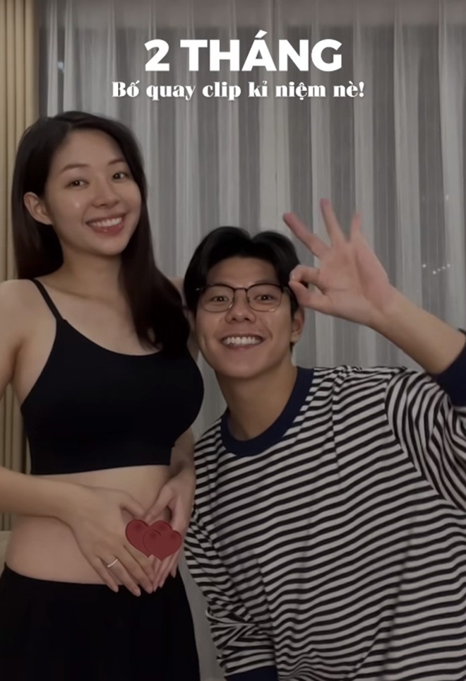 Nam MC cũng quay clip để làm kỷ niệm.