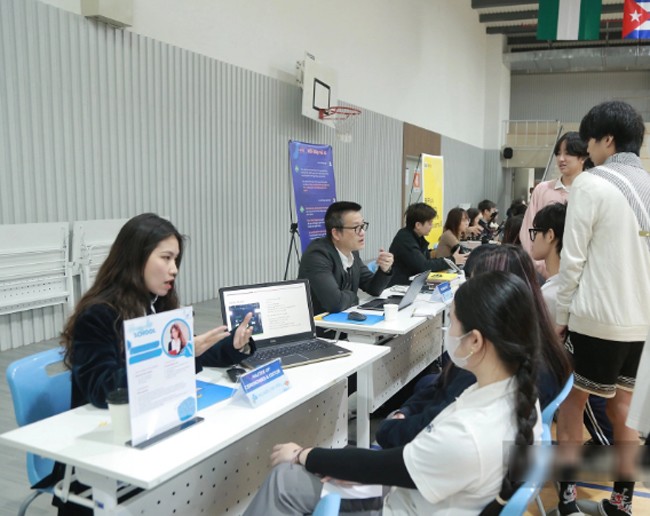 Mùa tuyển sinh 2024 đang đến gần, đây là thời điểm các bạn học sinh đau đầu chọn ngành học (Ảnh minh họa)