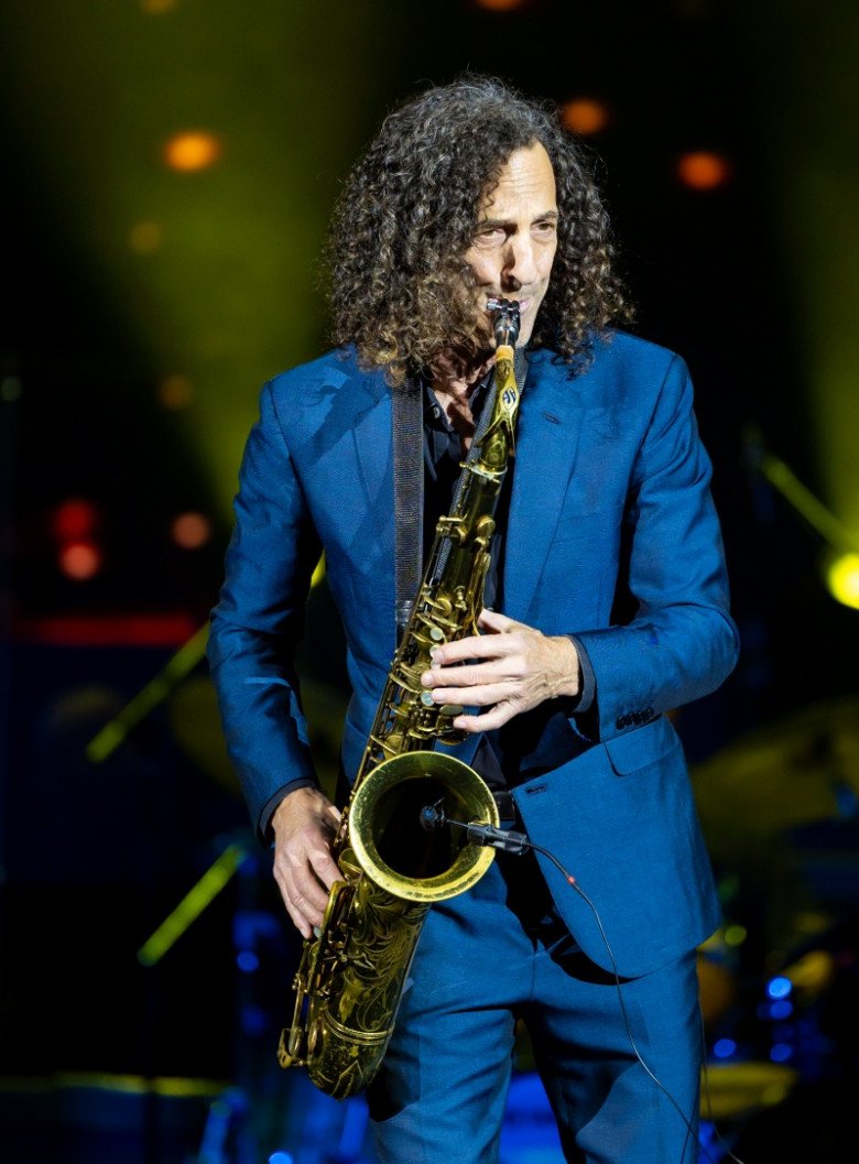Tháng 11/2023, nghệ sĩ saxophone Kenny G đã có buổi biểu diễn bùng nổ tại Hà Nội trong lần thứ 2 tới Việt Nam.
