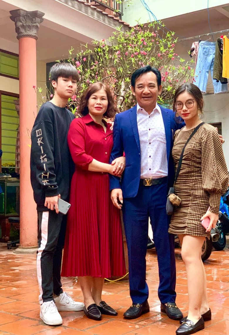 2 em bé sinh đôi ngày nào của vợ chồng Quang Tèo nay đã lớn.