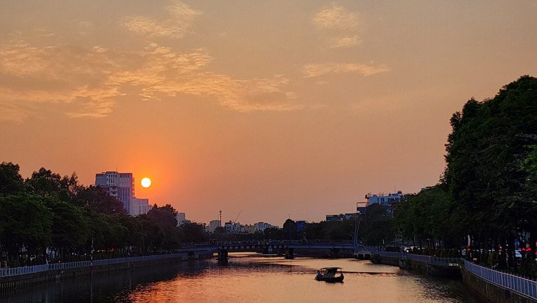 Hoàng hôn Sài Gòn những ngày gần đây. (Ảnh: Dung Phạm)
