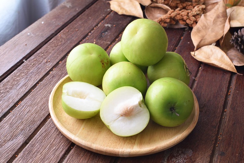 Nghiên cứu cho thấy, trong táo có vitamin C và chất flavonoids nên ăn quả này mỗi ngày sẽ giúp làm giảm đáng kể nguy cơ hoặc ngăn chặn quá trình phát triển của tế bào ung thư, đặc biệt là ung thư phổi.
