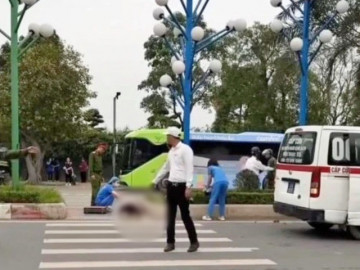 Vợ tử vong, chồng bị thương sau khi điều khiển xe máy lao vào dải phân cách ở Hà Nội