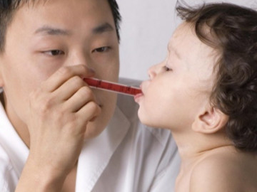 Con ốm đưa đi khám phát hiện điều bất thường, bố làm xét nghiệm ADN rồi thốt lên: Vợ tôi là diễn viên hạng A