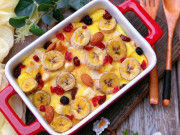Bếp Eva - Nhà đang có nhiều chuối, thả hết vào khay nướng, 20 phút sau được món ăn chơi ngon đã miệng