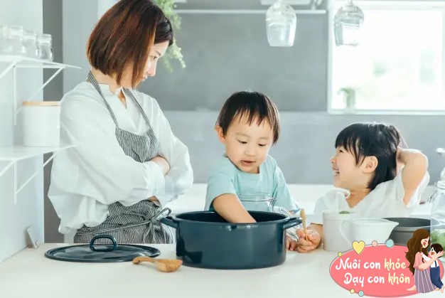Nhiều trẻ có tính cách nghịch ngợm khiến bố mẹ lo lắng.