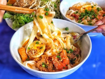 Ghé Đà Nẵng ăn món mì siêu nổi tiếng: Đây là 6 địa chỉ ngon nhất, lúc nào khách cũng đông nườm nượp