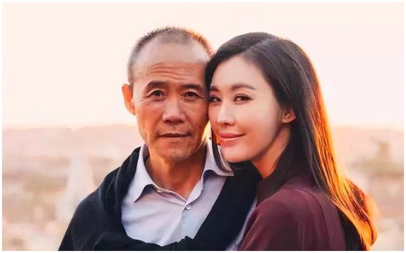 Cô Vương Giang Tuệ là vợ của tỷ phú bất động sản Vương Thạch 72 tuổi. 
