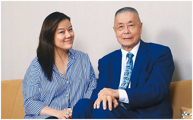Nghệ sĩ piano Tôn Dĩnh khiến nhiều người khâm phục khi cô sinh 2 con cho người chồng hơn mình 36 tuổi. 
