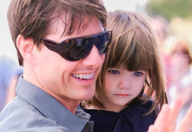 Suri Cruise - bé gái từng được mệnh danh xinh nhất nhì Hollywood và có lẽ sẽ có cuộc sống sung sướng mà hiếm đứa trẻ nào sánh kịp nếu bố mẹ Suri Cruise không ly hôn.
