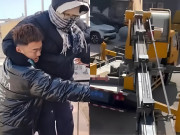 Bà bầu - Mẹ chồng chơi lớn thuê hẳn xe cẩu đón con dâu về nhà sau sinh mổ, cẩu thẳng lên tầng 7