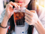 Sức khỏe - Ngày nào cũng uống thứ nước này, 3 năm sau cô gái 19 tuổi khóc nức nở nhận tin bị suy thận giai đoạn cuối