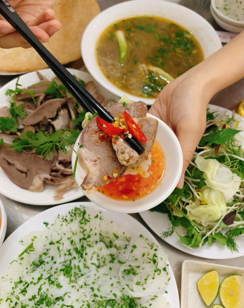 Nếm thử món ăn sáng amp;#34;quốc dânamp;#34; ở Quy Nhơn: 6 địa chỉ cực uy tín lúc nào cũng đông nghịt khách - 5