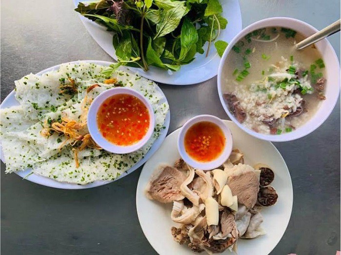 Nếm thử món ăn sáng amp;#34;quốc dânamp;#34; ở Quy Nhơn: 6 địa chỉ cực uy tín lúc nào cũng đông nghịt khách - 1