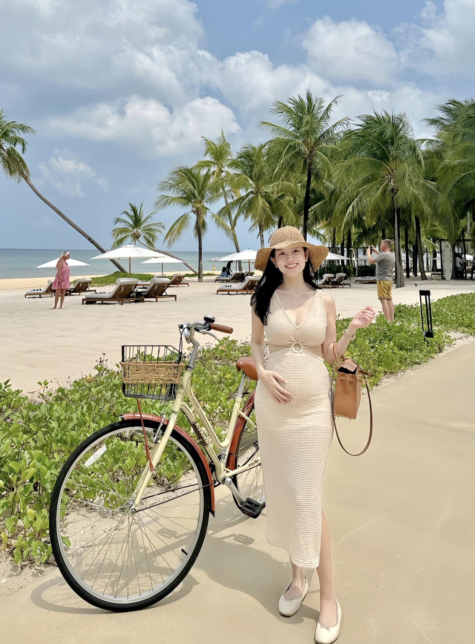 Ly Kute nhuận sắc khi mang bầu lần 2.