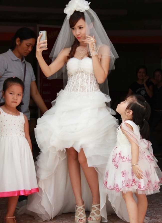 Trước khi làm vợ người ta, Midu nhiều lần đẹp tựa thiên thần khi mặc váy cưới "lên xe hoa" với bạn diễn - 11