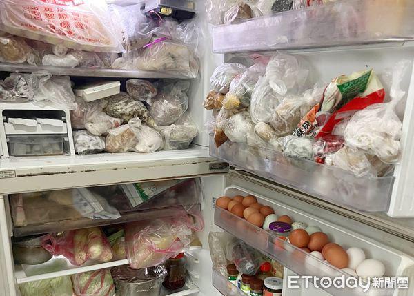 Tṓt nhất khȏng nên cất trữ thực phẩm quá 70% diện tích tủ lạnh, nḗu khȏng khả năng lưu thȏng sẽ kém và khả năng bảo quản thực phẩm cũng giảm. (Ảnh minh họa)