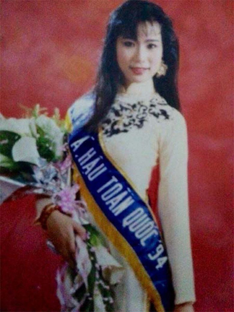 Trịnh Kim Chi đăng quang ngôi vị Á hậu cuộc thi thi Hoa hậu Việt Nam năm 1994. 