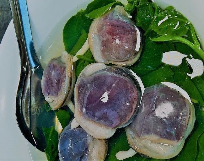 Con ngán to hơn con ngao, bên trong ruột có màu tím