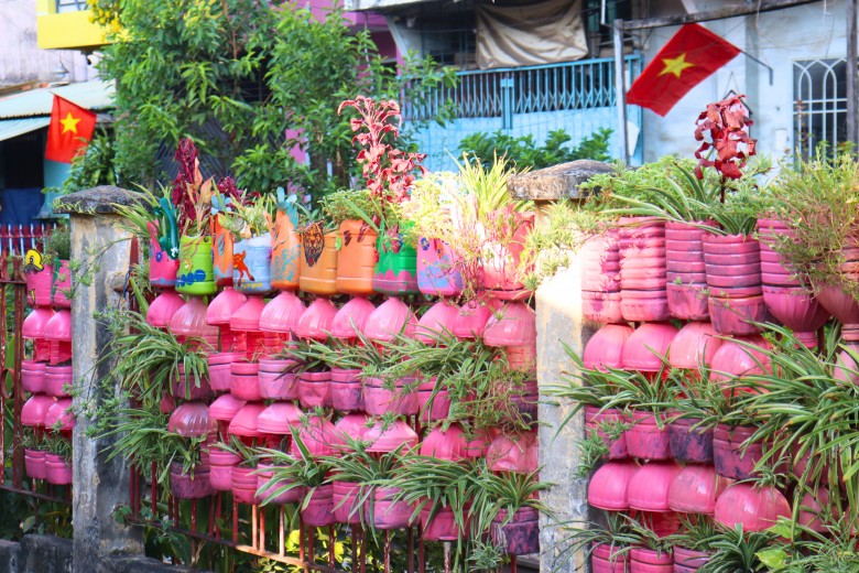 Độc lạ ông già màu hường ở Sài Gòn: Nhuộm hồng từ trong nhà ra ngoài phố, khẳng định “hồng nam tính” - 7