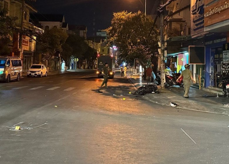 Hiện trường vụ tai nạn tại giao lộ giữa Tuyên Quang với Thủ Khoa Huân, Tp.Phan Thiết. Ảnh:D.T