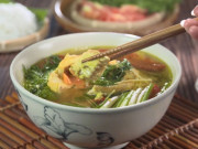 Bà bầu - Tăng ca về muộn, nghe bố mẹ chồng lẩm bẩm về bát canh để phần mà con dâu bầu lặng người