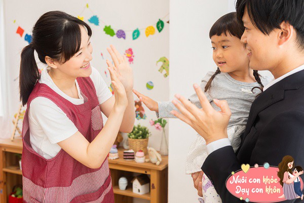 Trẻ có thể hiểu rõ rằng sau khi chơi, bố mẹ sẽ đến đón.