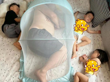 Bố nghỉ lễ ở nhà chăm con quá bá đạo khiến mẹ bỉm sau không dám nhờ chồng nữa