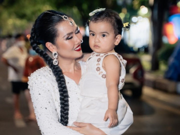 Võ Hạ Trâm bất ngờ khoe bụng bầu cồng kềnh với chồng Ấn Độ, Moon lên chức chị ở tuổi lên 3