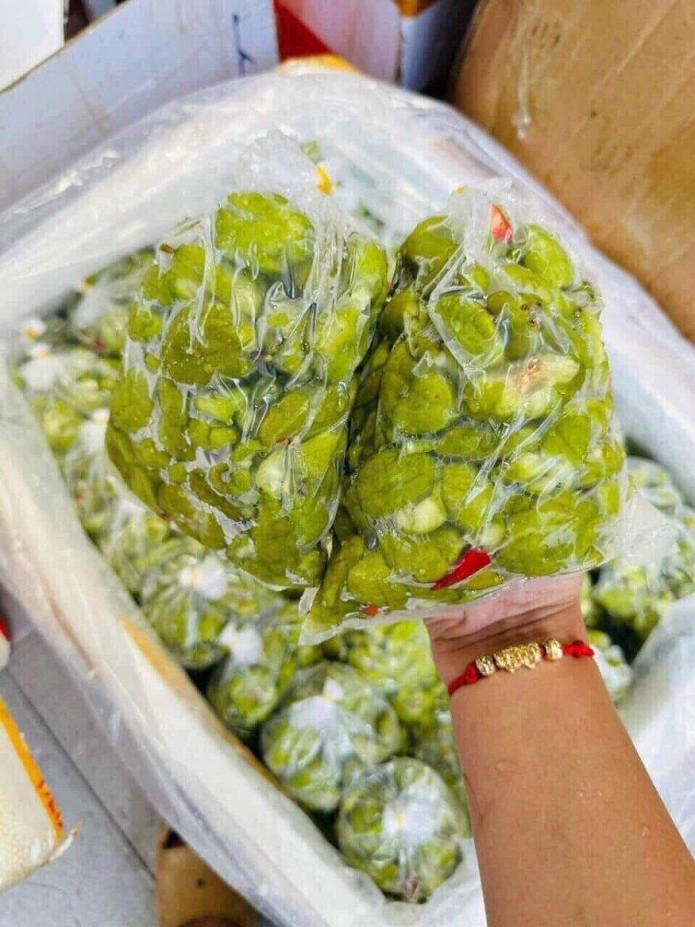 Cà na được bán đi nhiều tỉnh thành, mang lại thu nhập cho người dân miền Tây
