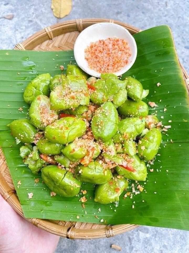 Từ thứ ăn vặt dân dã, giờ đây cà na được làm thành nhiều món đặc sản nổi tiếng khắp nơi