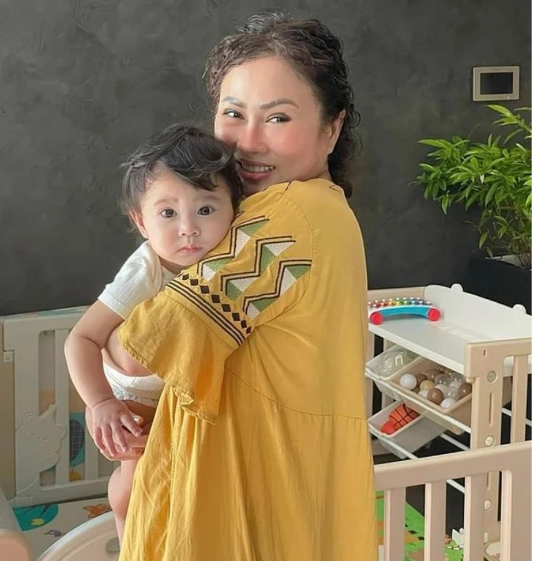 Sao Việt 24h: Chồng Chủ tịch của Võ Hạ Trâm amp;#34;đứng hìnhamp;#34; khi biết vợ bầu lần 2, mẹ chồng đòi sang Việt Nam - 15