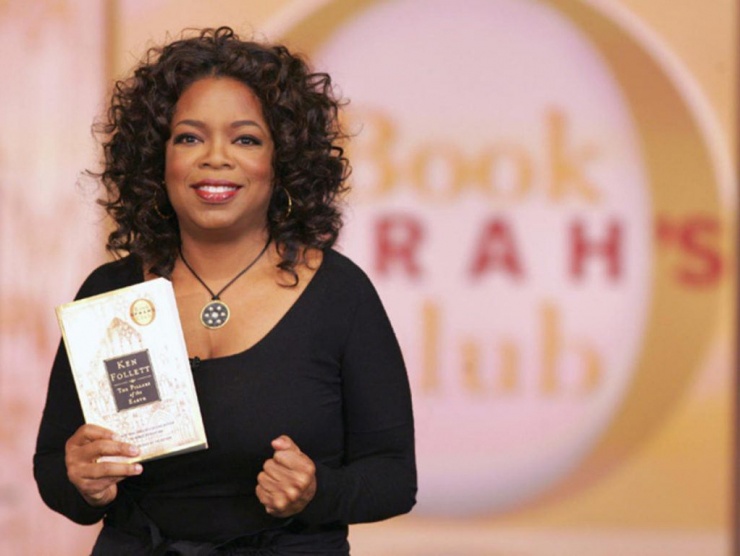 Oprah thường đề cập đến việc đọc sách như là con đường dẫn đến tự do do khởi đầu khó khăn trong sự nghiệp của bà.