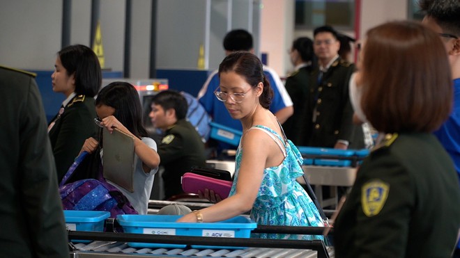 Chính thức “khởi động” cho kỳ nghỉ lễ 5 ngày: Người dân lên đường về quê, kẹt xe khắp mọi nơi - 14