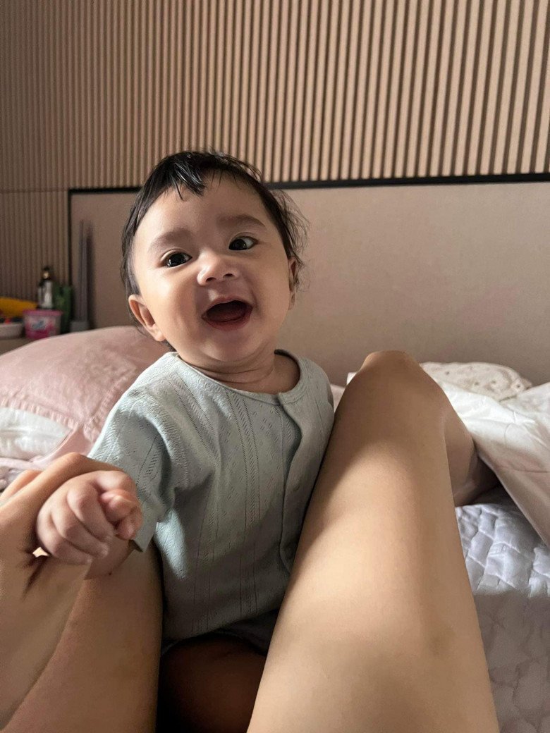Dương Triệu Vũ khoe loạt ảnh đáng yêu của con gái Bảo Anh.