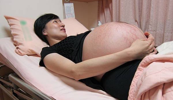 Cô Xiao bất ngờ vì mang thai 3 đứa con trai. (Ảnh minh họa)