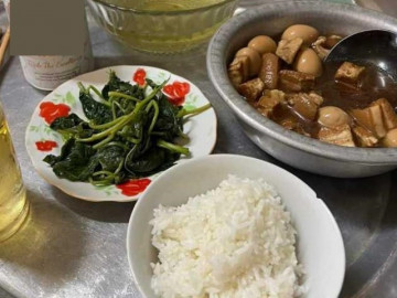 Cháu đi 300 cây số về quê nghỉ lễ, bà nội chỉ cho ăn đồ thừa, nhìn mâm cơm tôi đưa con đi luôn