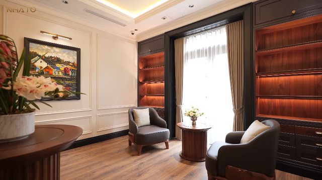 Hoàng Đức nói đùa, nếu sau cánh cửa là bãi cỏ, hồ nước, khung cảnh sẽ rất giống như ở Scotland.