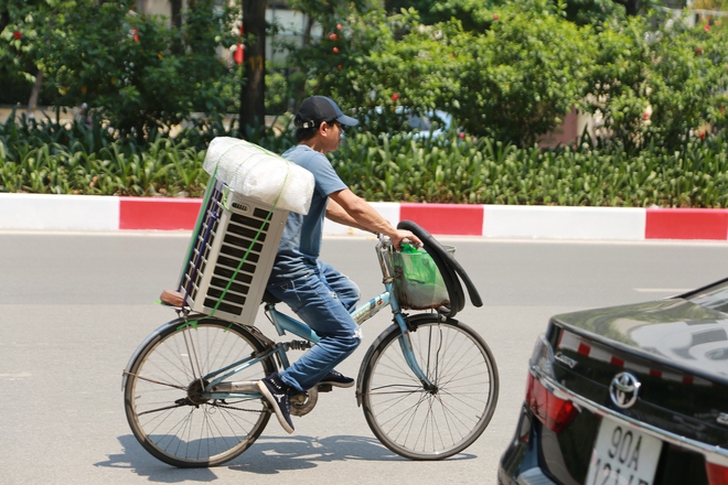 Người dân chật vật mưu sinh dưới thời tiết nắng nóng