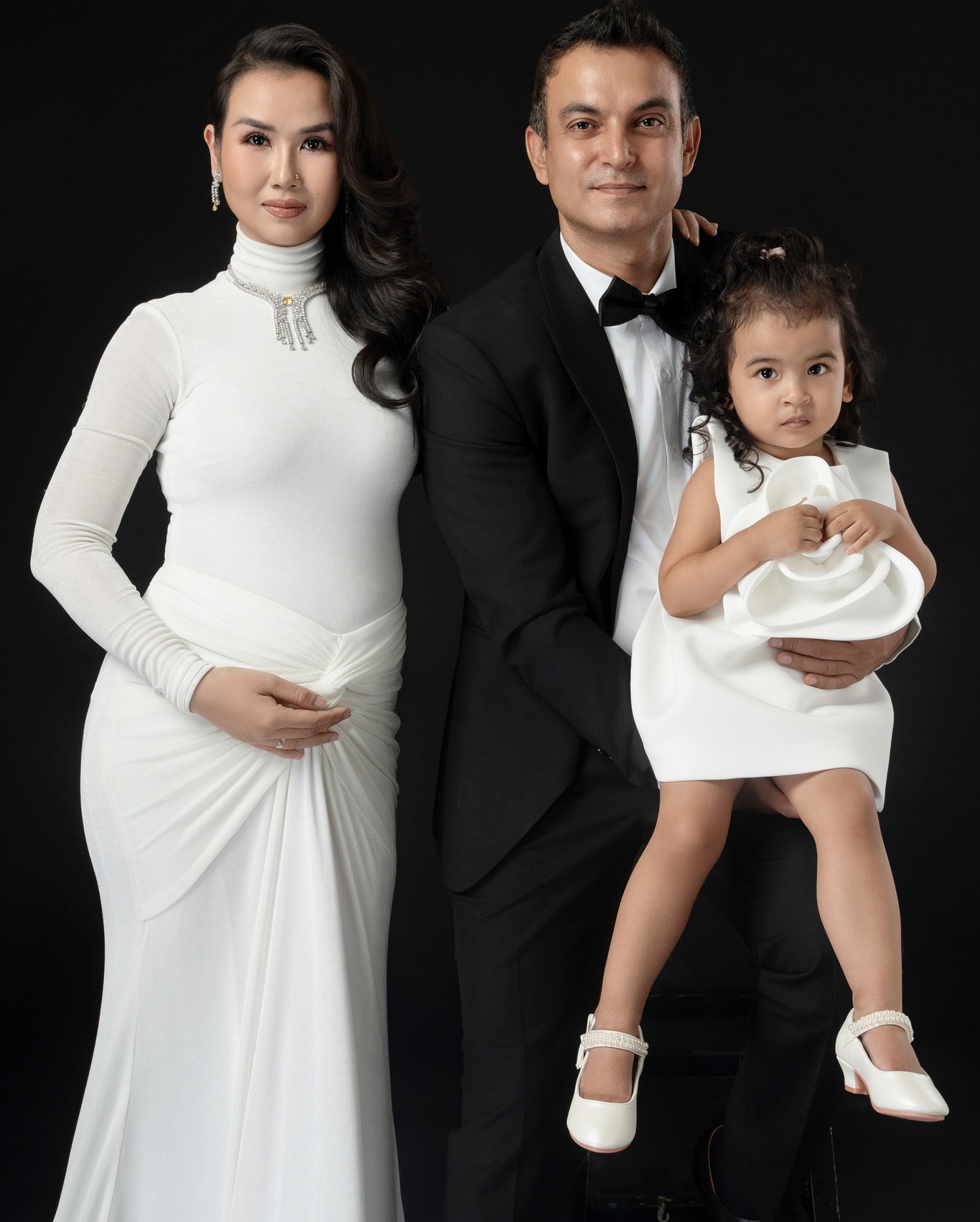 Võ Hạ Trâm bên gia đình nhỏ của mình.