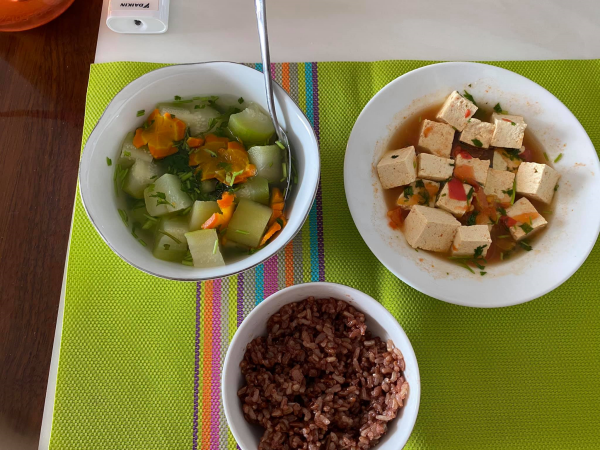 Những món ăn quen thuộc hàng ngày của Võ Hạ Trâm.