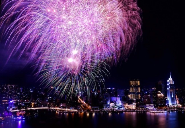 TP.HCM cấm xe trên nhiều tuyến đường đêm 30/4 để phục vụ bắn pháo hoa. Ảnh: VnExpress