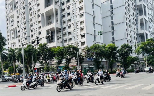 Theo dự báo thời tiết, nắng nóng còn kéo dài đến hết kỳ nghỉ lễ 30/4-1/5. Ảnh: T.H