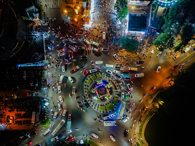 Với thời tiết nắng nóng ở TP.HCM và các tỉnh lân cận, Đà Lạt là điểm đến lý tưởng để bà con trốn nóng. UBND TP Đà Lạt cho biết đã lên phương án đón khách du lịch trong dịp lễ 30-4 và 1-5.